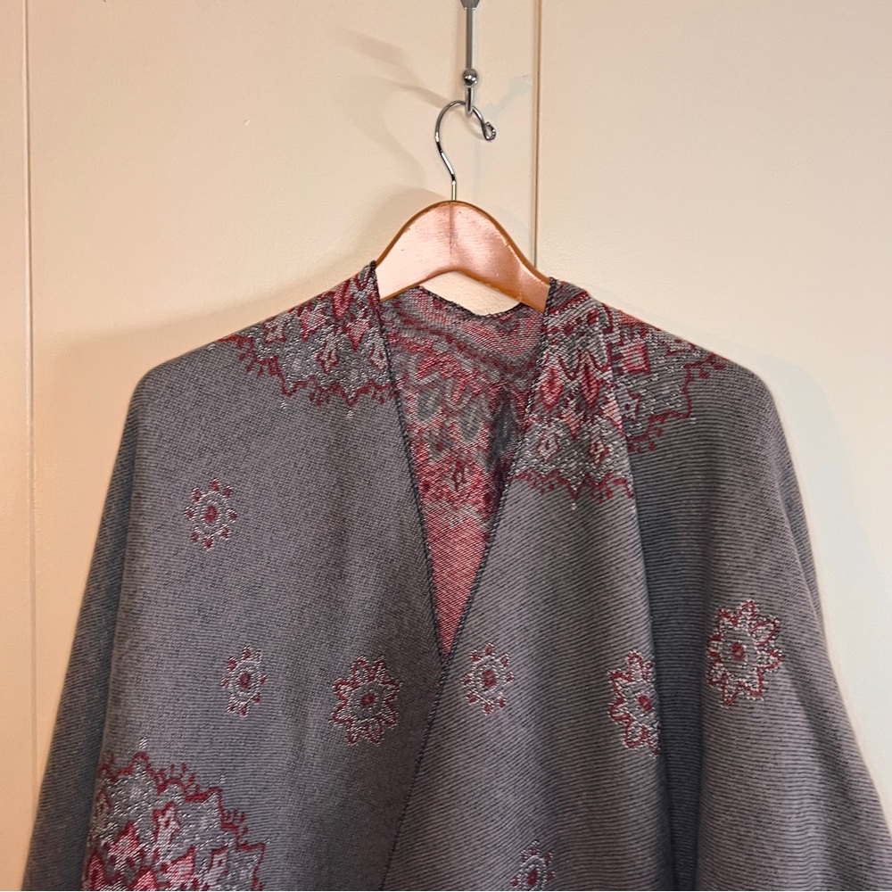 Split Hem Wrap / Sweater Cape - NWT - lightweigh - Picture 2 of 4